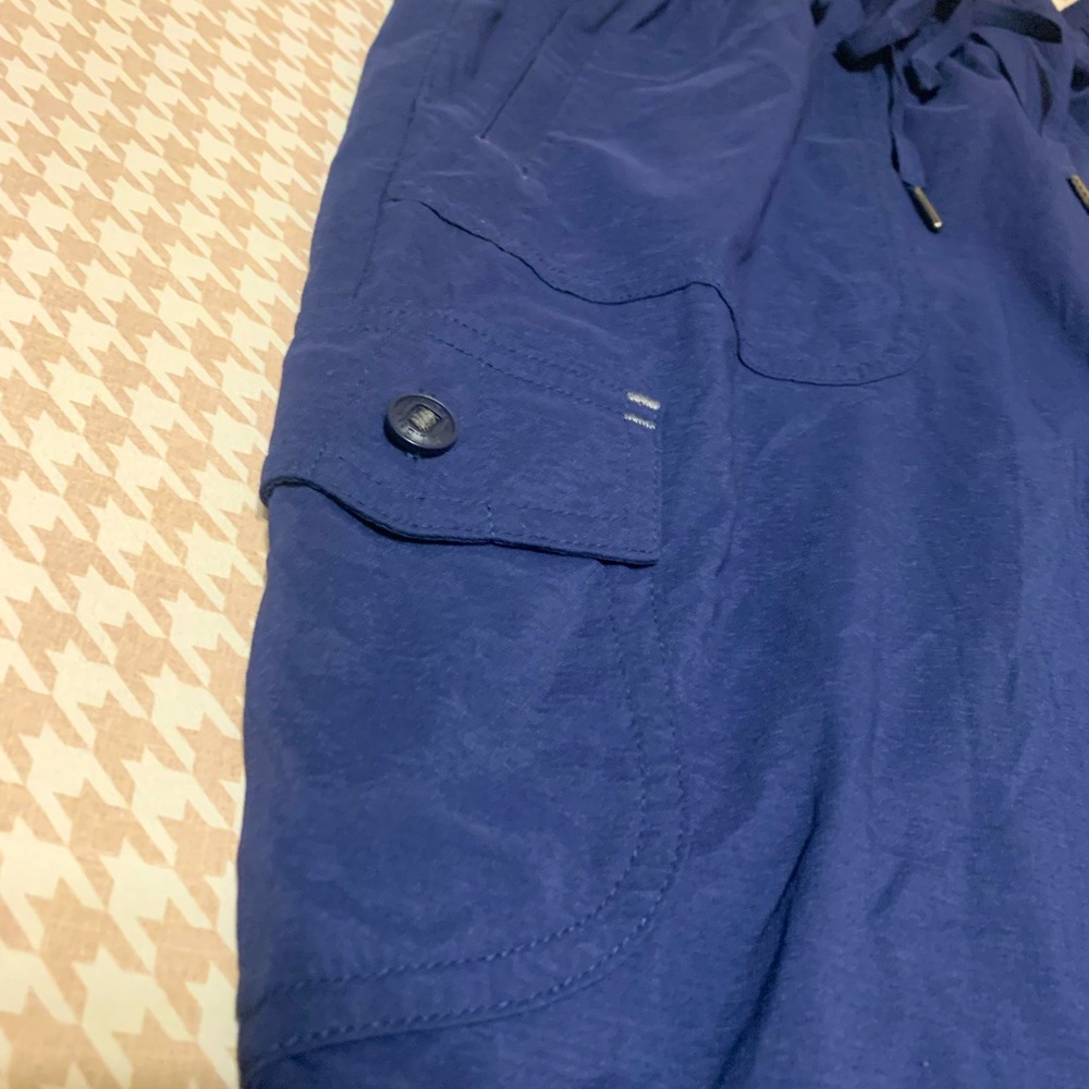 LL Bean cropped utility pants. Elastic waist. Plenty of pockets. Navy blue. Lg. - Picture 4 of 7